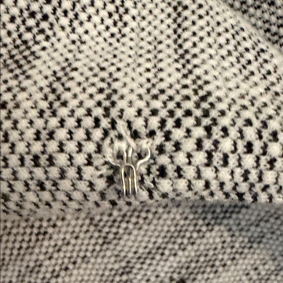 Amanda & Chelsea Textured Gray Blazer - Picture 5 of 6